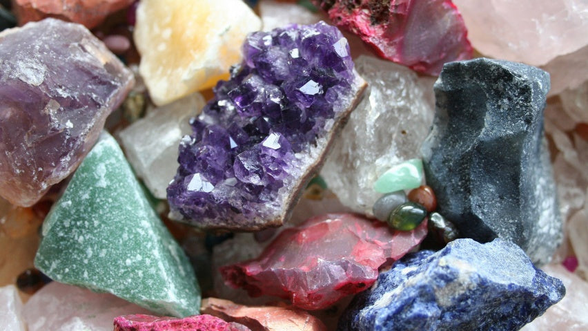 HOW TO IDENTIFY BEST STONES AND CRYSTALS FOR YOU - PART 1 - Healing Crystals India