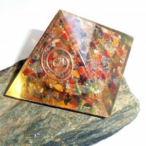 Seven Chakra Orgone Mix Pyramid 1 Inches - Healing Crystals India
