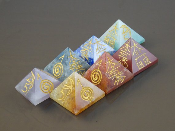 Seven Chakra Reiki Pyramid Set 1 Inches - Healing Crystals India
