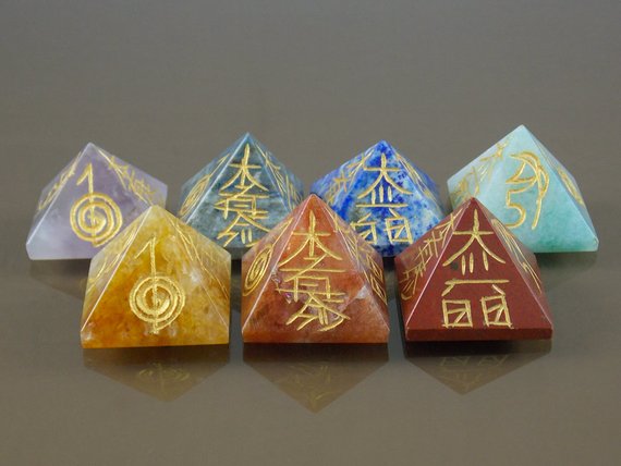 Seven Chakra Reiki Pyramid Set 1 Inches - Healing Crystals India