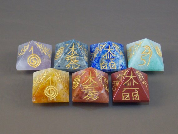 Seven Chakra Reiki Pyramid Set 1 Inches - Healing Crystals India